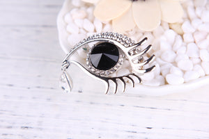 Diamond - encrusted brooch - Yahko Merchandise