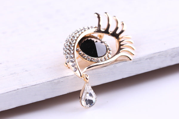 Diamond - encrusted brooch - Yahko Merchandise