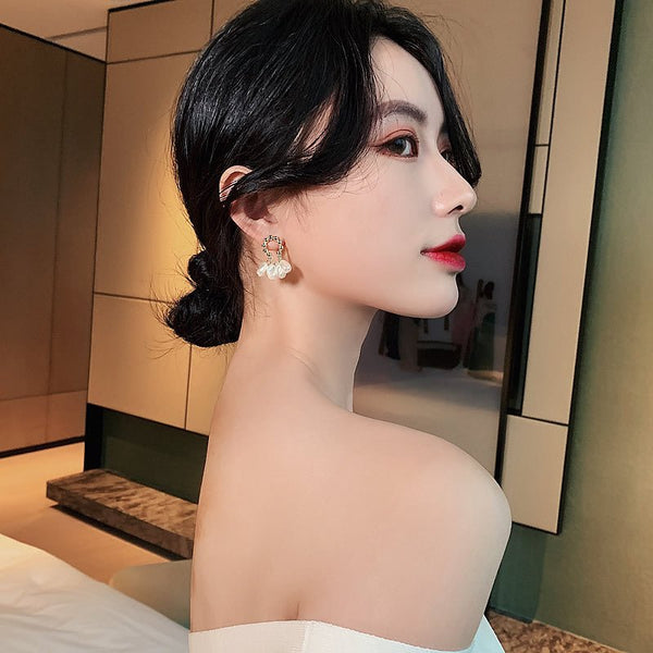 Female Baroque Pearl Earrings - Yahko Merchandise
