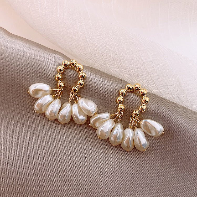 Female Baroque Pearl Earrings - Yahko Merchandise