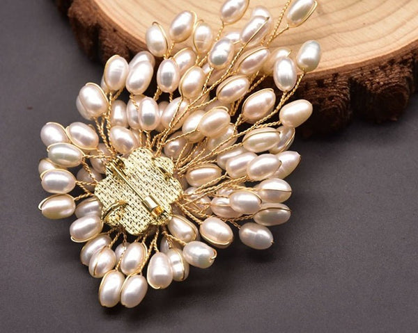 Natural Pearl Brooch Female European And American Retro Pure Hand - woven Pearl Brooch - Yahko Merchandise
