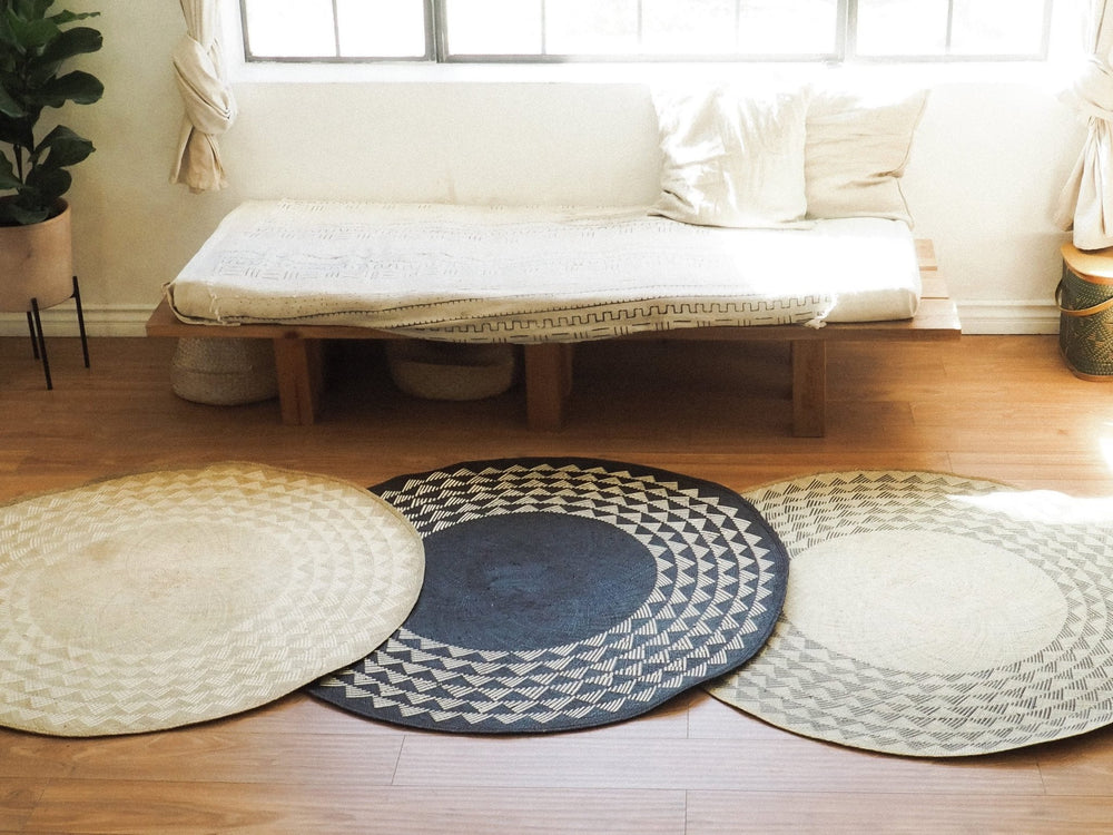 White Triangle Mat | 4' Round | Natural Base - Yahko Merchandise