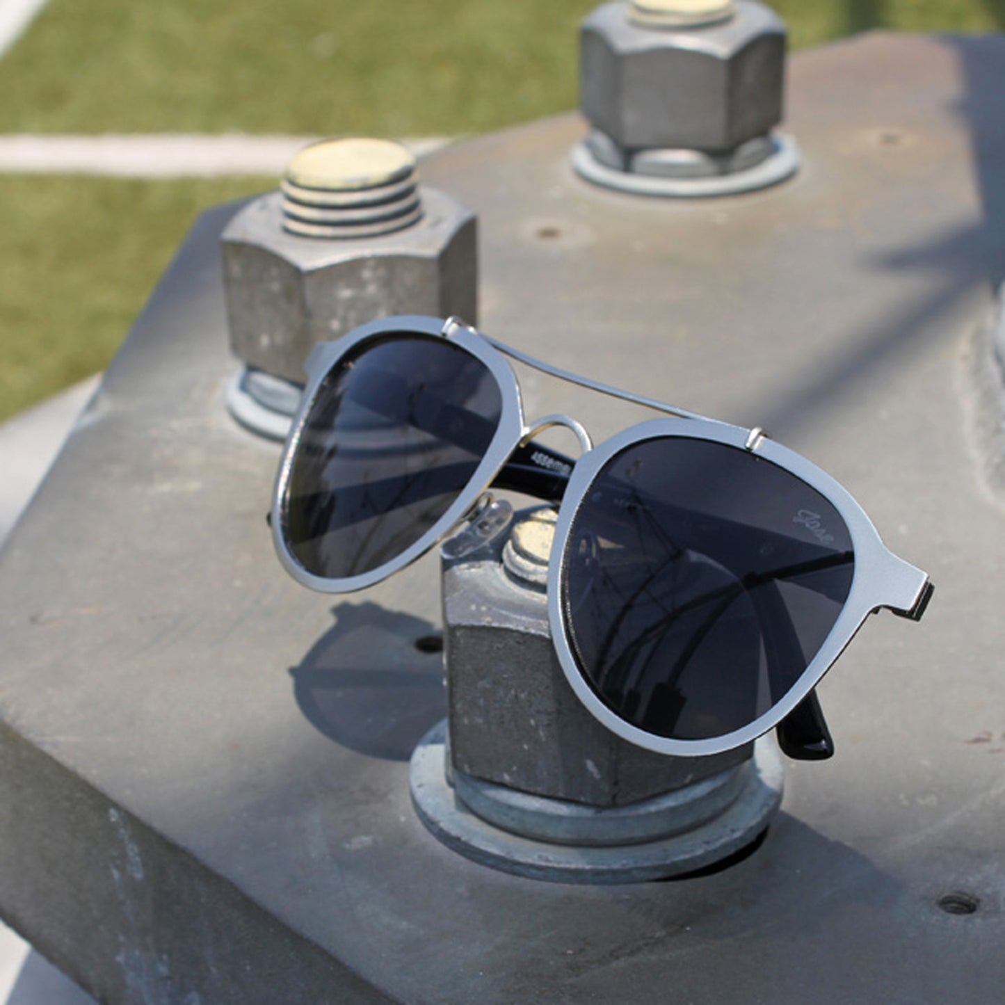 Sunglasses in Matte Silver